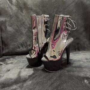 Pleaser plataformas color negro muy bonitas